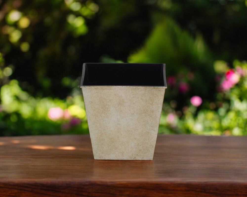 Maceta cuadrada de 5" de plástico reciclado color crema para interior y exterior
