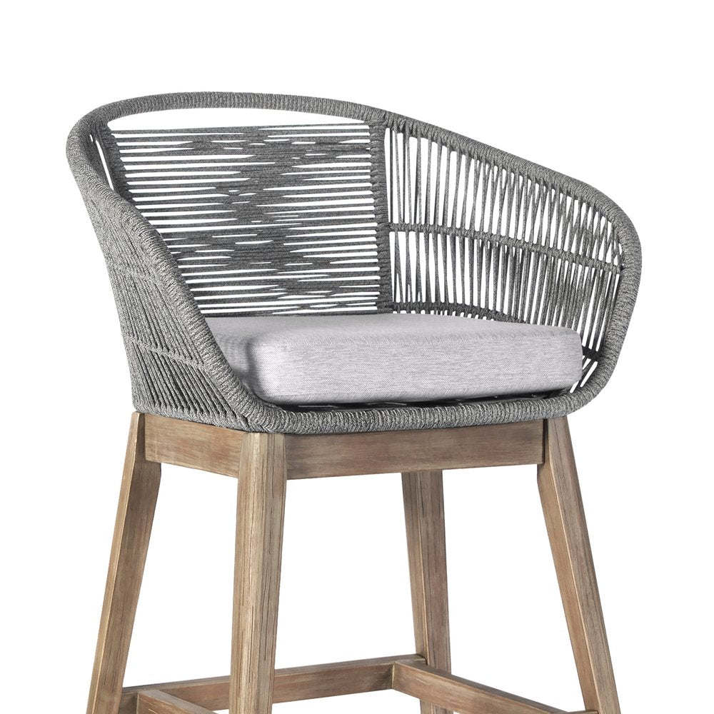 Silla de bar para exteriores de 38" de madera maciza gris claro con respaldo bajo y reposapiés