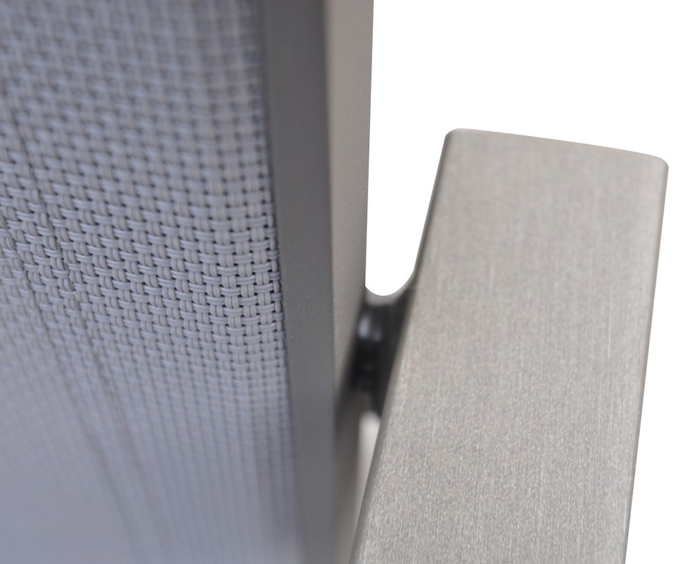 Juego de dos sillas de comedor para exterior de metal gris claro de 22"