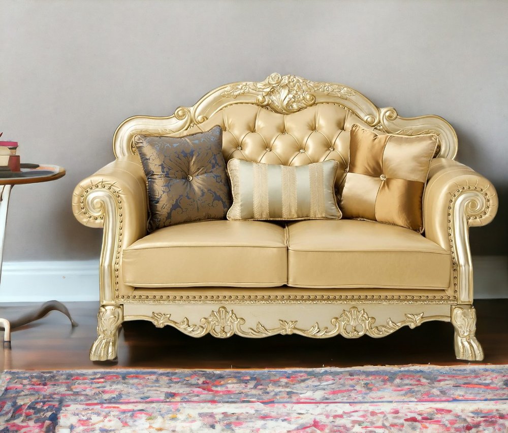 Loveseat de 64" de piel sintética color hueso y dorado con cojines