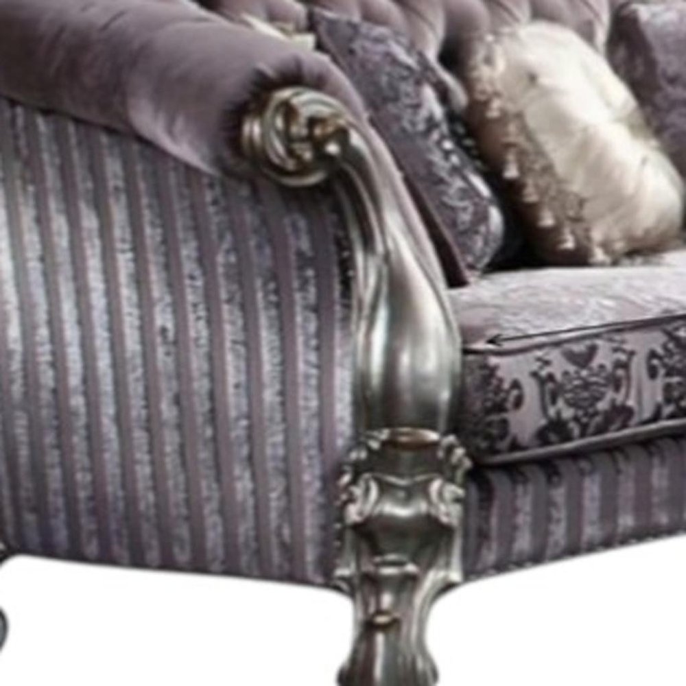 Loveseat de 76" de terciopelo morado y platino con cojines decorativos