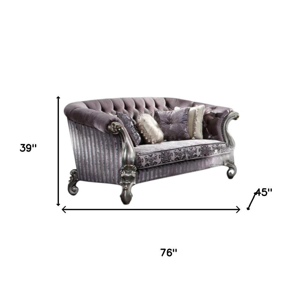Loveseat de 76" de terciopelo morado y platino con cojines decorativos