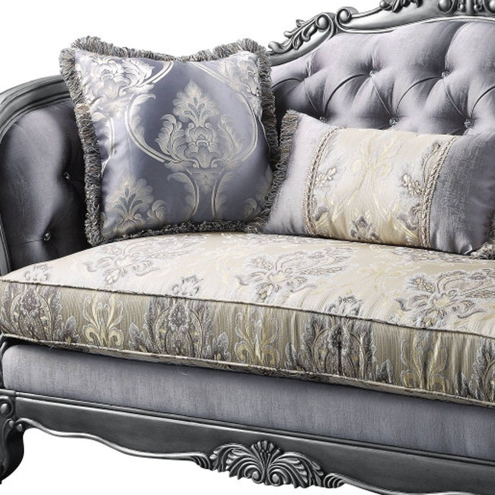 Loveseat de 65" en mezcla de seda gris y platino con cojines decorativos