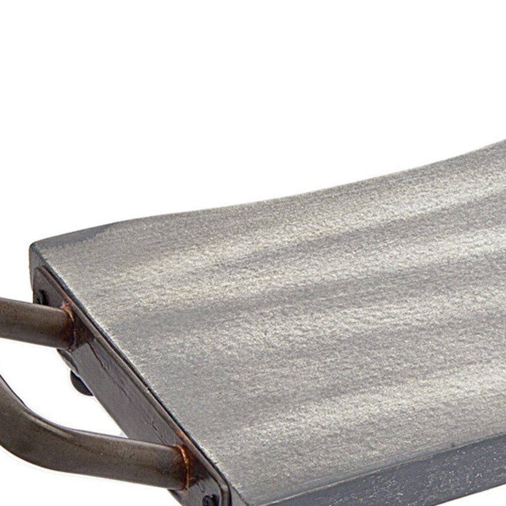 Bandeja para servir de madera y metal gris y negro de 27" con asas