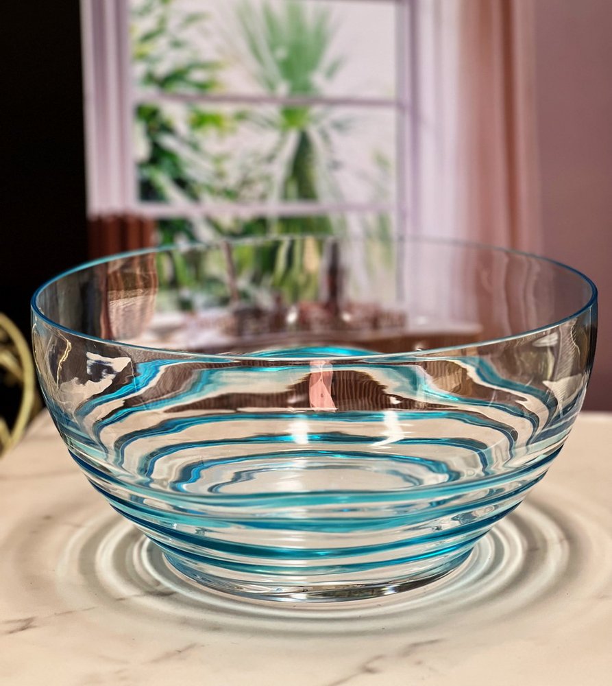Ensaladera redonda de acrílico transparente y azul de 25 cm con remolinos