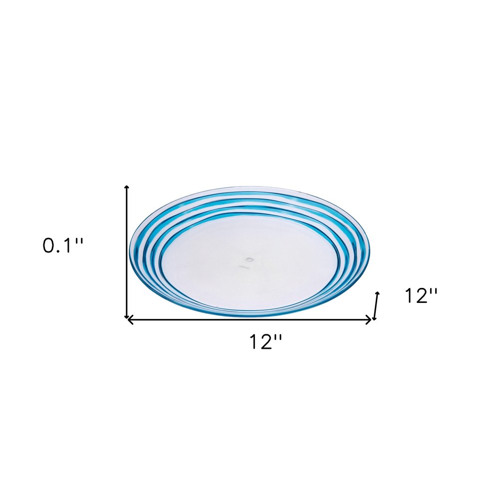 Juego de cuatro platos de cena de acrílico transparente y azul con diseño de remolino.