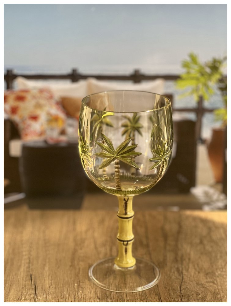 Juego de cuatro copas de vino multiusos con tallo acrílico de palmera transparente y verde