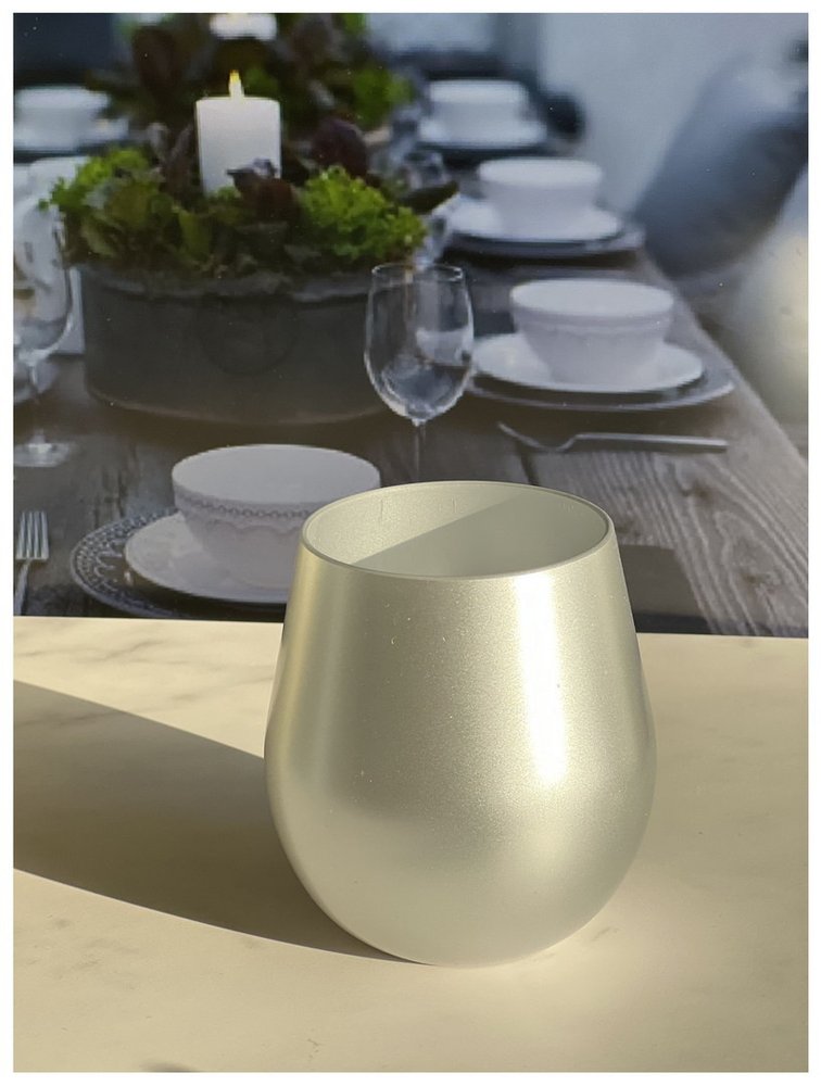 Juego de cuatro copas de vino multiusos sin tallo de acrílico plateado