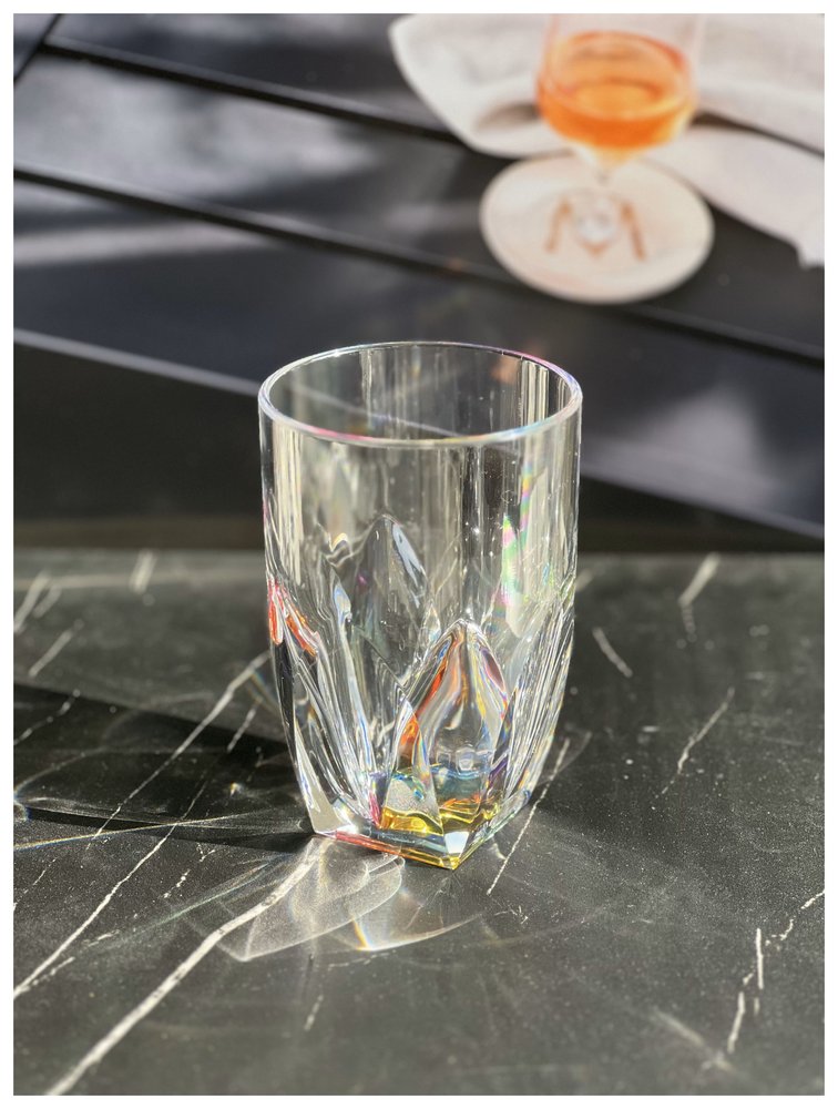 Juego de cuatro vasos altos de acrílico geométricos transparentes y arcoíris