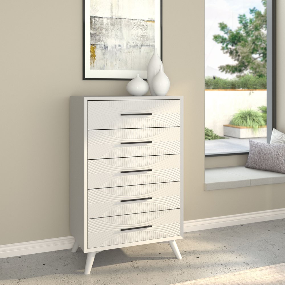 Cómoda de cinco cajones de madera maciza tallada geométrica blanca de 34"