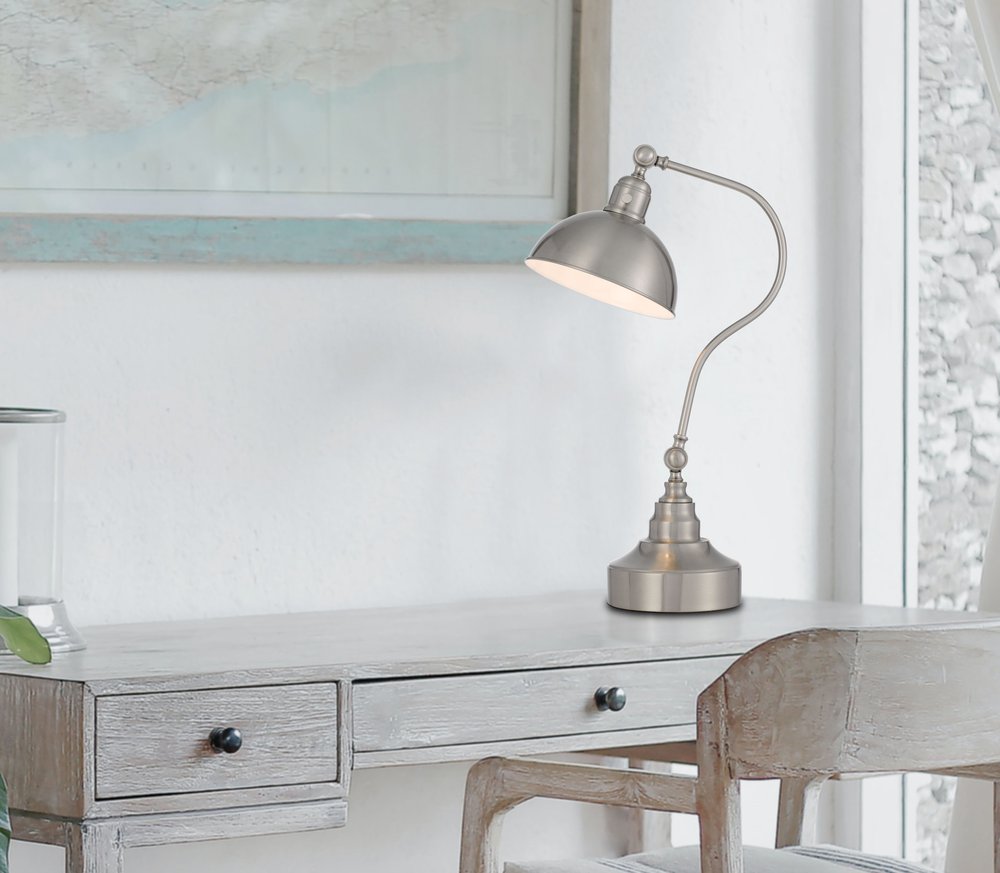 Lámpara de mesa de escritorio de 25" con farol de metal niquelado y pantalla de cúpula de níquel