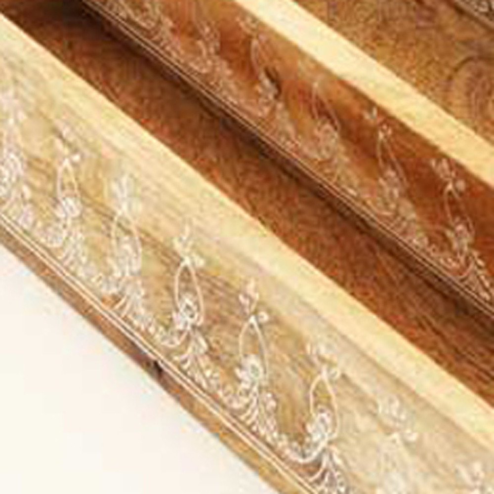 Juego de tres bandejas rectangulares de madera maciza natural con diseño floral, hechas a mano y con asas.