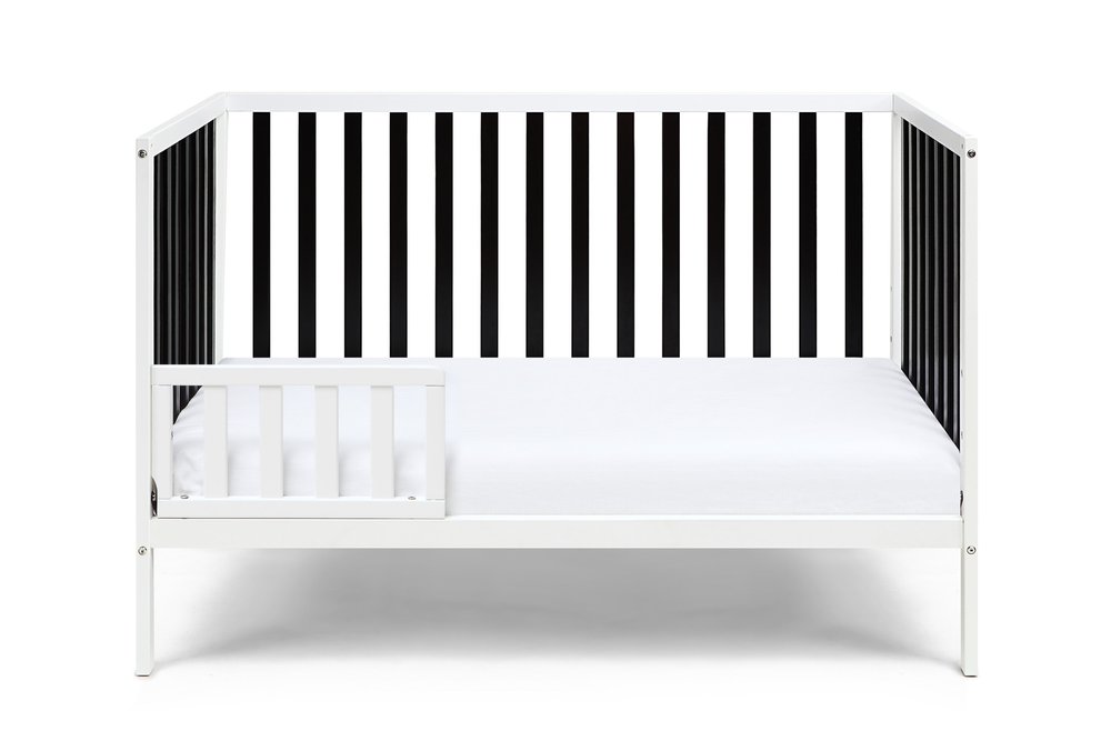 Cuna convertible tres en uno estándar de madera maciza y manufacturada en blanco y negro