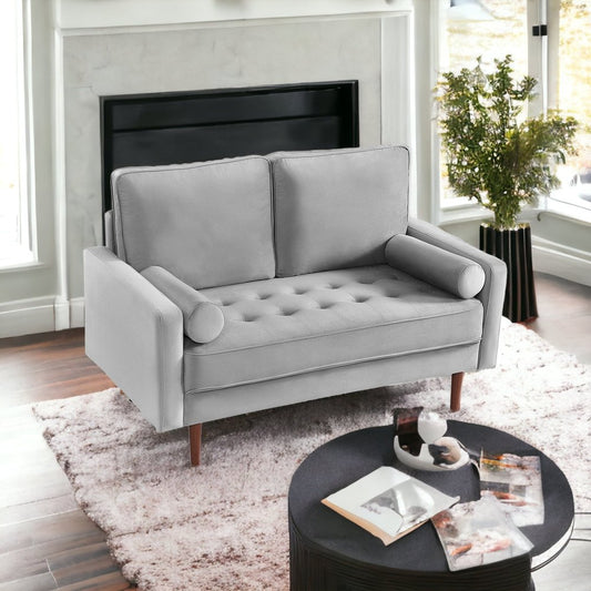 Loveseat de 57" de terciopelo gris y marrón oscuro con cojines