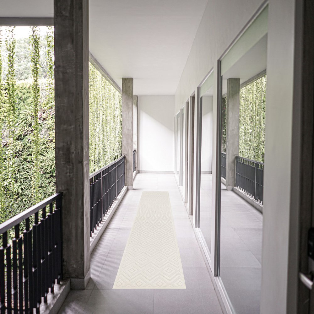 10' Ivory And White Geometric Indoor Outdoor Runner Rug