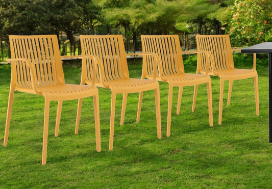 Juego de cuatro sillas apilables para exteriores de plástico resistente de 22" de color amarillo