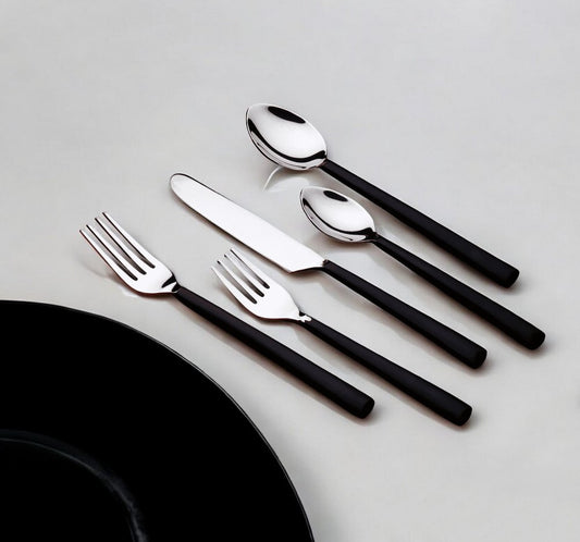 Juego de mesa de cinco piezas de acero inoxidable negro mate forjado a mano