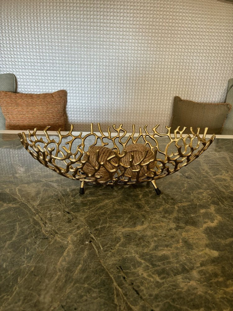 Cuenco ovalado de aluminio dorado de 22" con coral artificial para centro de mesa