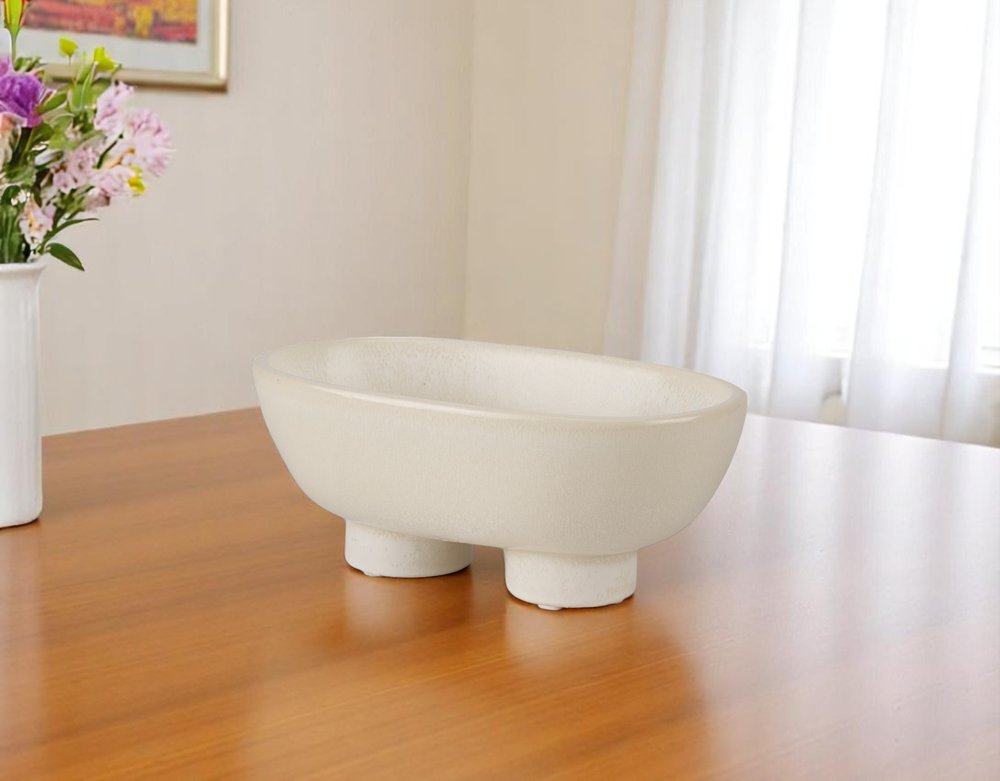 Centro de mesa con pedestal ovalado de cerámica color crema de 8"