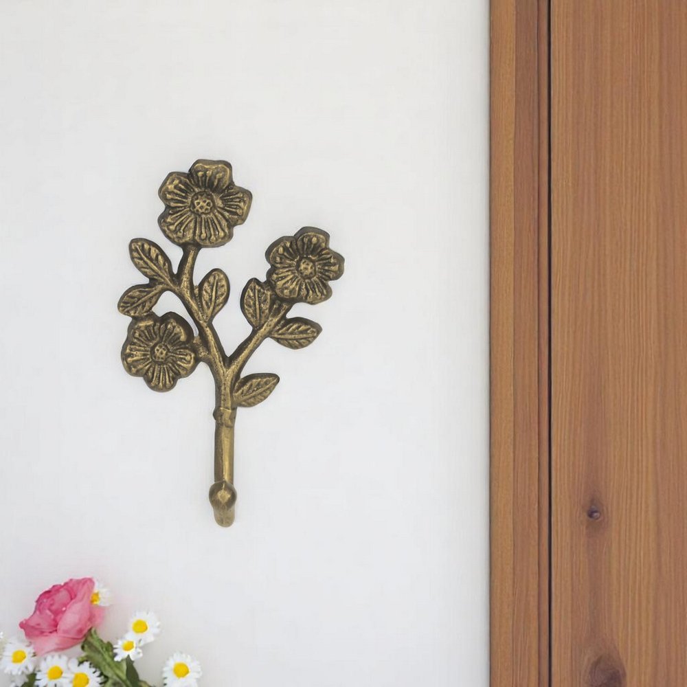 Gancho de pared con forma de flor de hierro fundido dorado envejecido de 4"