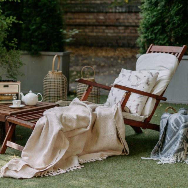 Outdoor Throws & Blankets