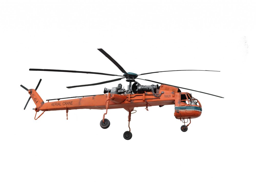 Escultura de sobremesa de avión a escala de 12" en metal naranja, pintada a mano