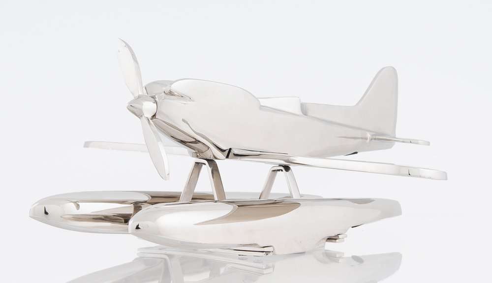 Escultura de sobremesa de avión a escala de 7" en metal niquelado, pintada a mano