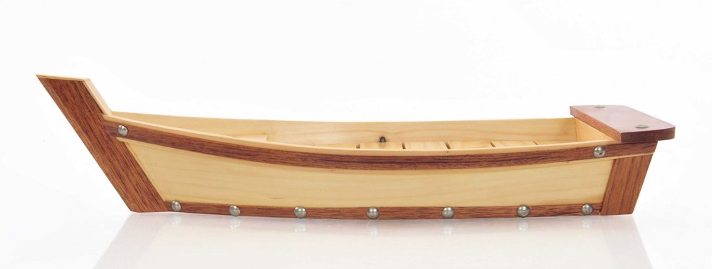 Bandeja para servir sushi en forma de barco de madera natural y marrón de 17"