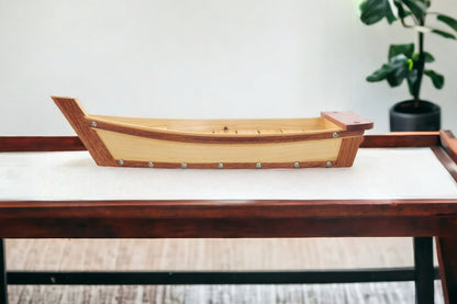 Bandeja para servir sushi en forma de barco de madera natural y marrón de 17"
