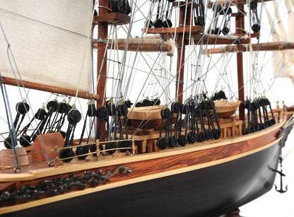 Escultura de mesa de barco Cutty Sark de 17" en madera marrón y metal, pintada a mano