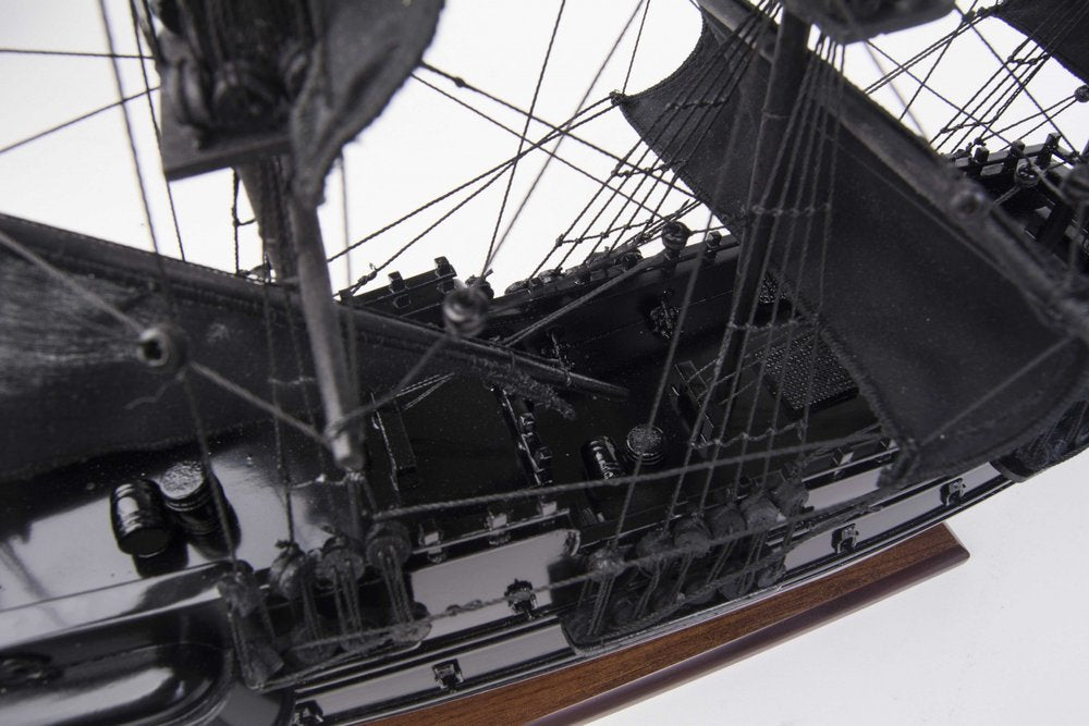 Barco pirata de la Perla Negra de 6,5" x 20" x 19"