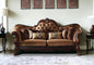 Loveseat de 73" de terciopelo marrón oscuro y marrón con cojines decorativos