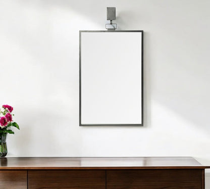 Espejo decorativo con marco de metal color bronce de 44"
