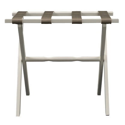 Portaequipajes plegable de madera con acabado marfil y correas color canela para hotel