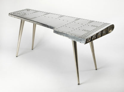 Escritorio de metal plateado de 68"