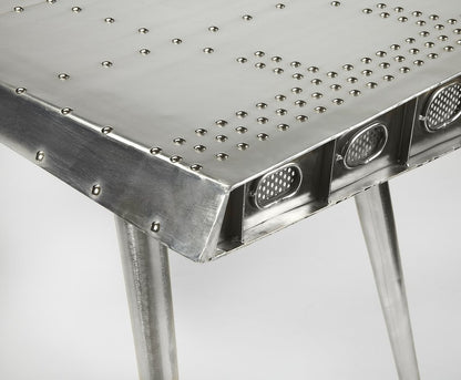 Escritorio de metal plateado de 68"