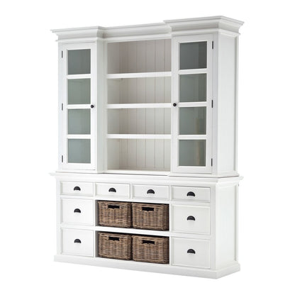 Librería de madera blanca de 87" con puertas de vidrio, cajones y cestas.