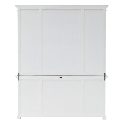 Librería de madera blanca de 87" con puertas de vidrio, cajones y cestas.