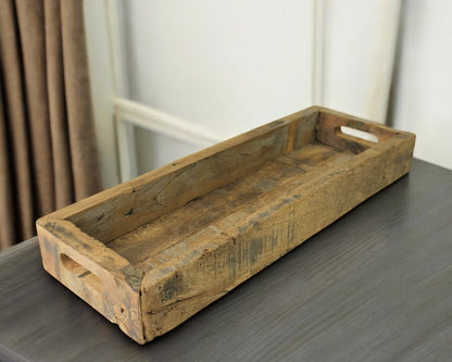 Bandeja estrecha rústica de madera recuperada natural de 24" con asas