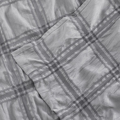 Cortina de ducha arrugada con rayas modernas en gris
