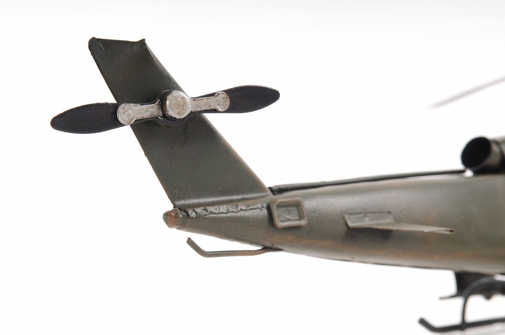 Escultura de mesa de avión modelo de metal verde de 5" pintada a mano