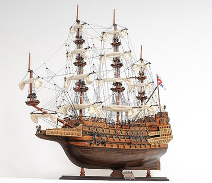 Escultura de barco Sovereign of the Seas de madera marrón de 33" pintada a mano
