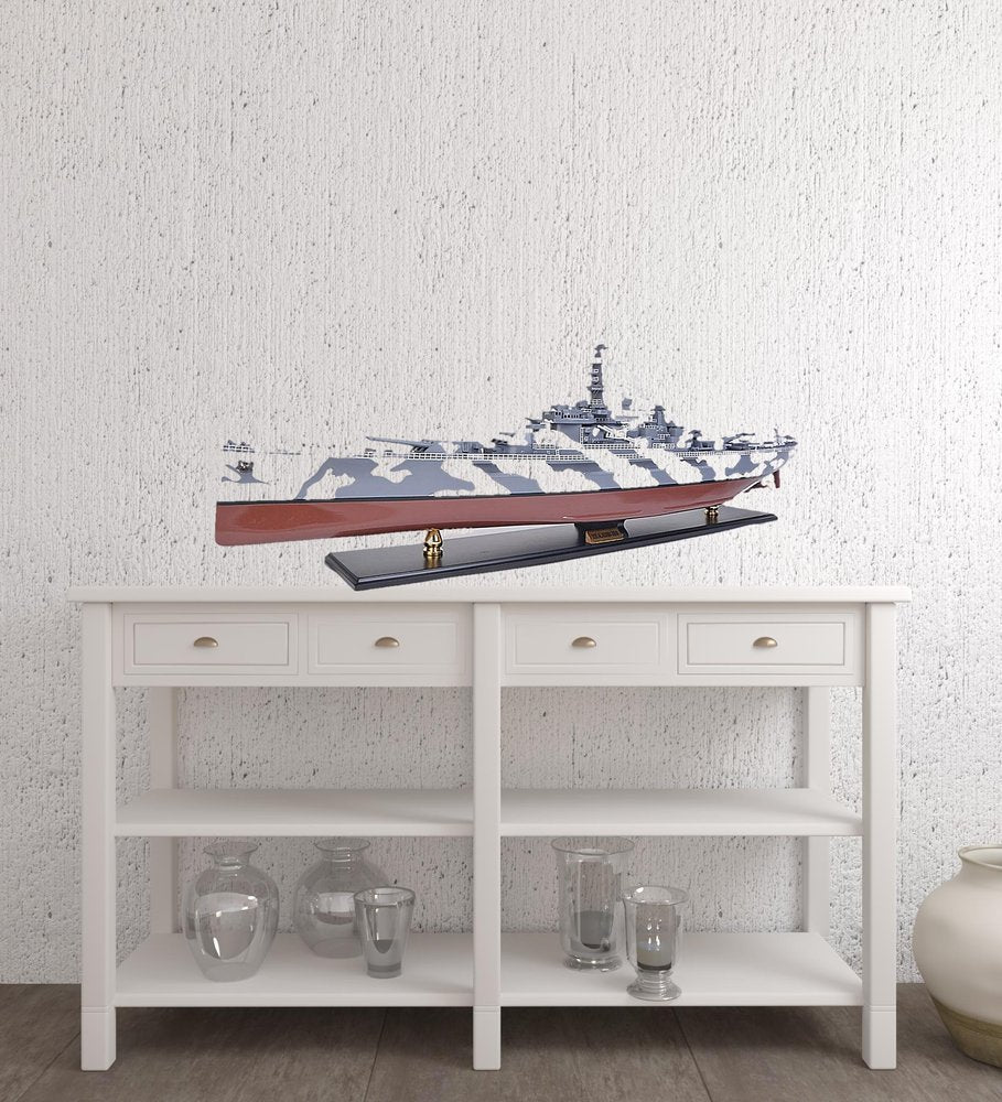 Escultura de madera manufacturada de 16" pintada a mano en gris y blanco
