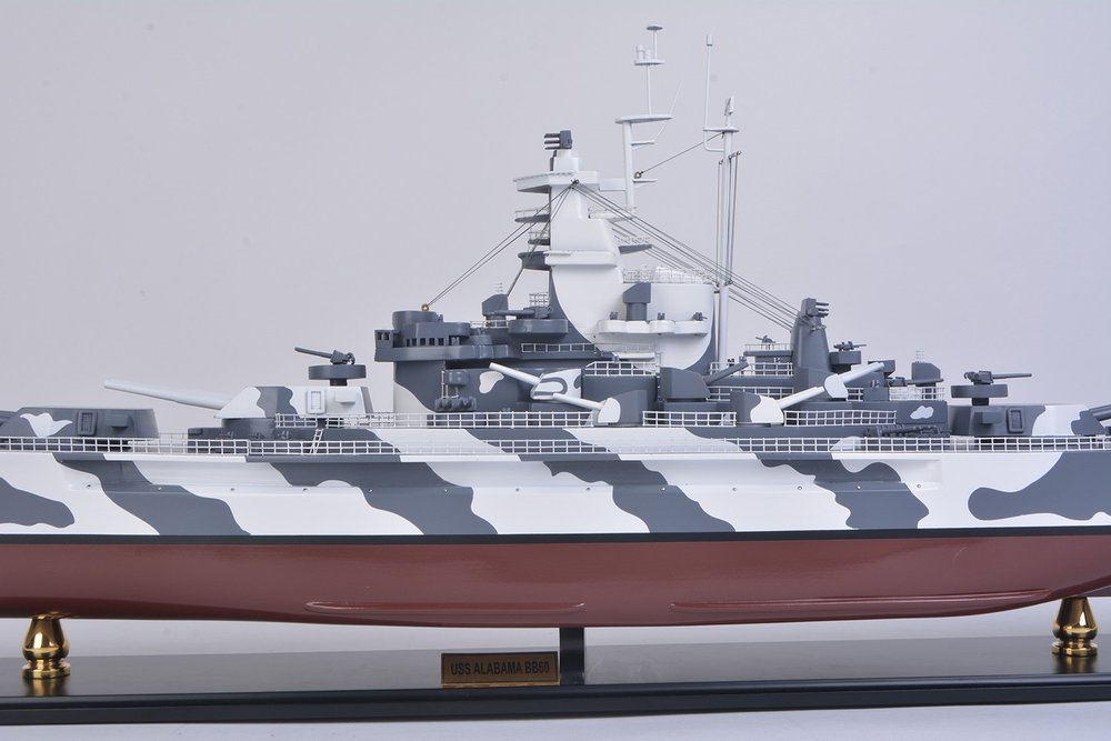 Escultura de madera manufacturada de 16" pintada a mano en gris y blanco