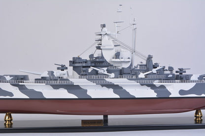 Escultura de madera manufacturada de 16" pintada a mano en gris y blanco