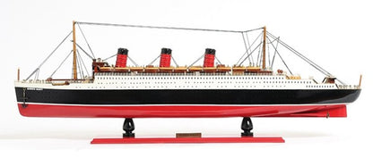 Barco modelo RMS Queen Mary de 5" de madera maciza pintada a mano en negro y rojo