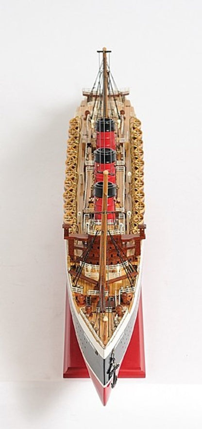 Barco modelo RMS Queen Mary de 5" de madera maciza pintada a mano en negro y rojo