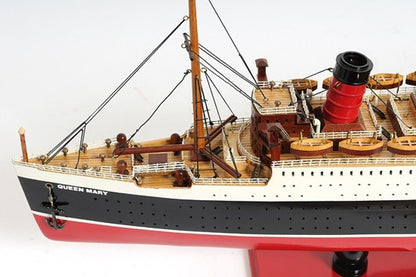 Barco modelo RMS Queen Mary de 5" de madera maciza pintada a mano en negro y rojo