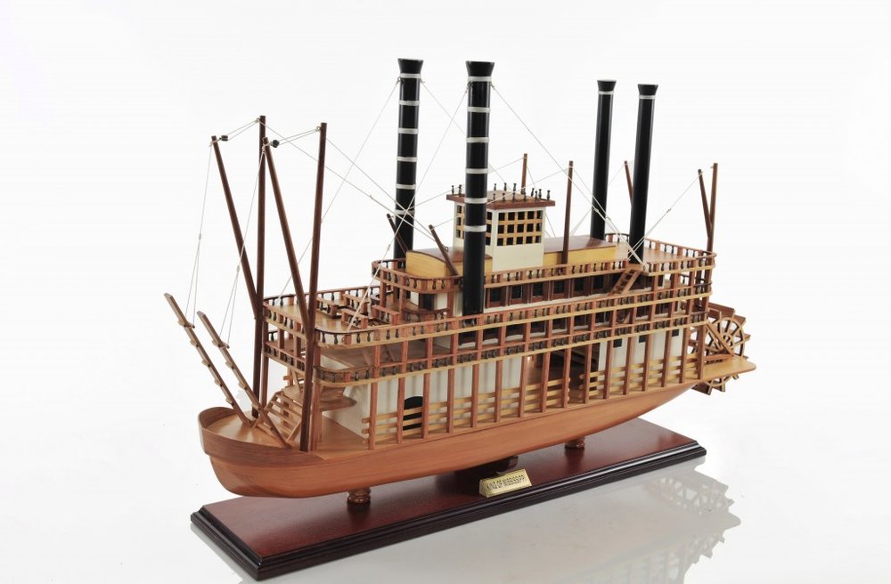 Barco modelo King of Mississippi de 17" de madera maciza marrón pintado a mano
