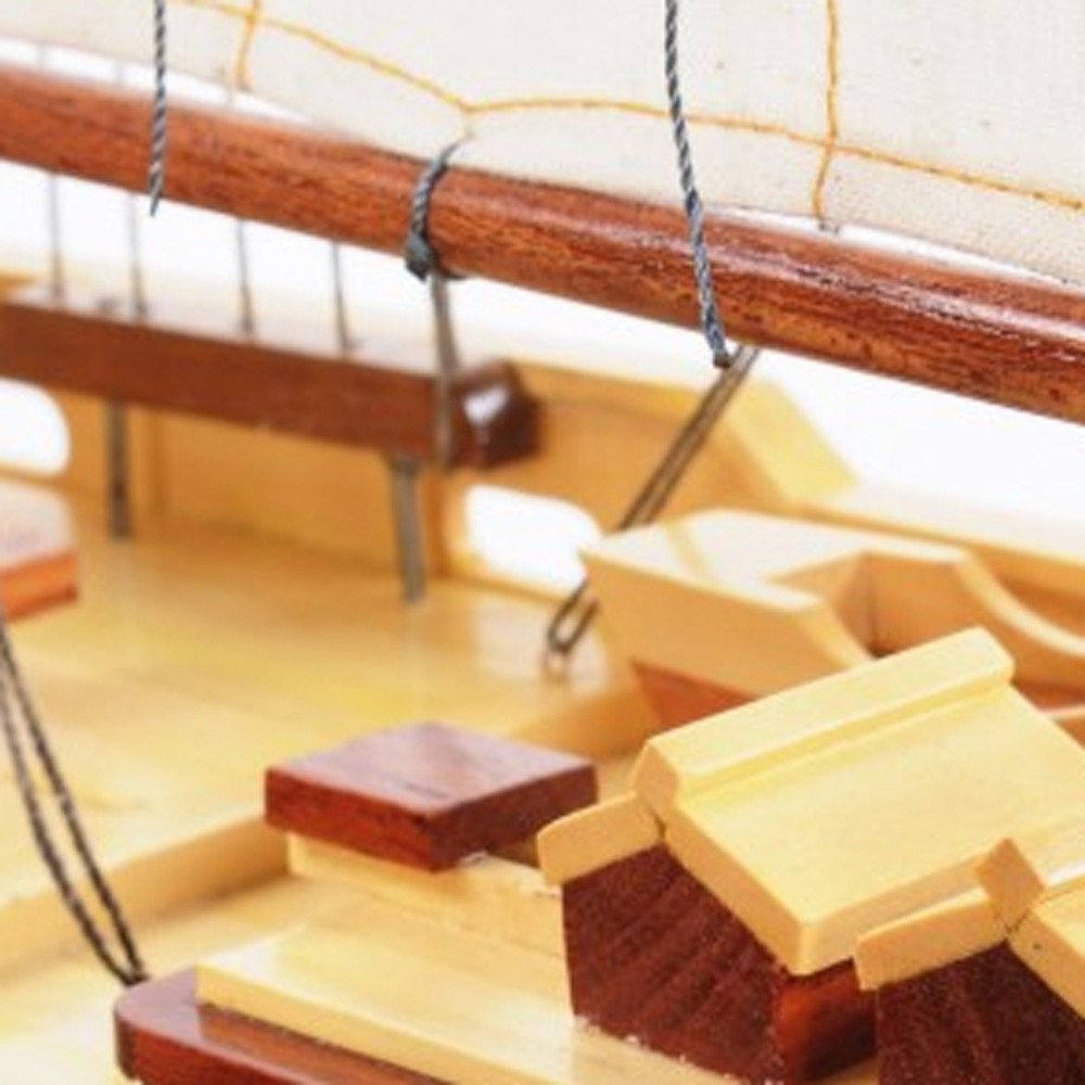 Barco modelo Bluenose II de 33" de madera maciza marrón pintado a mano